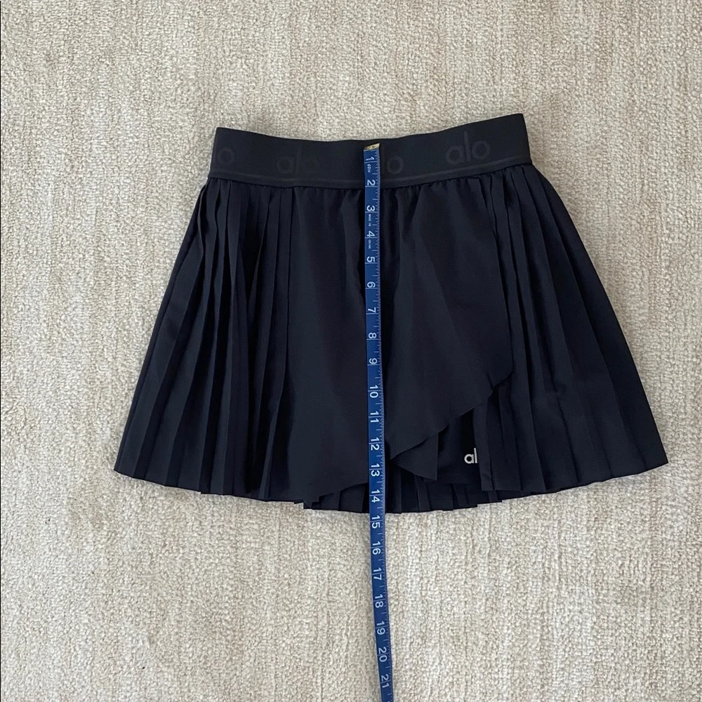 Alo Yoga Aces Tennis Skirt ( with build in shorts)